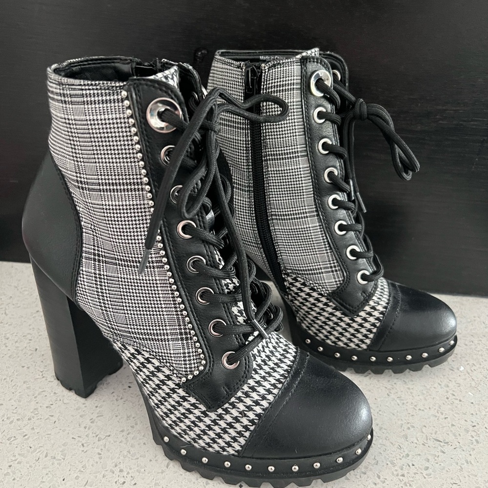 Aldo Houndstooth ankle boots heels size 8 black and white print awesome details